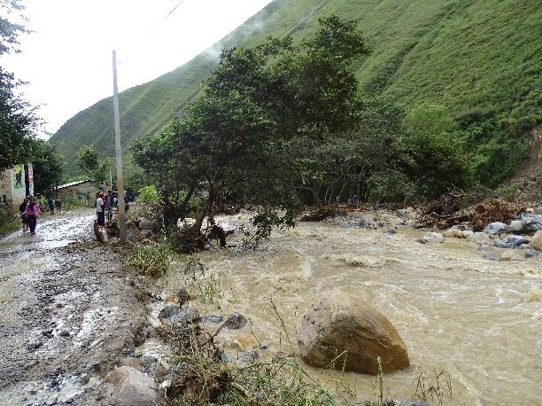 En Sócota, los ríos están colapsando, invadiendo las trozas carrozables.