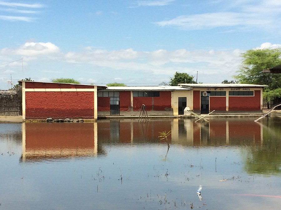 Colegio inundado